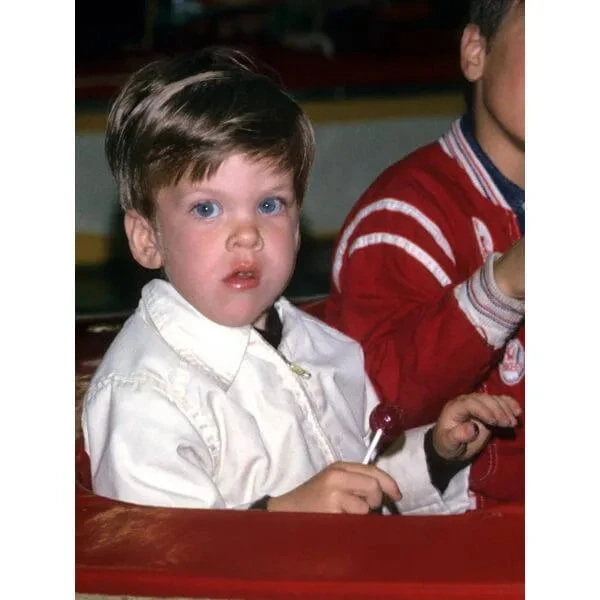 Charms Blow Pops - Bursting Berry: 48-Piece Box 3 Charms Blow Pops - Bursting Berry: 48-Piece Box - Image 3